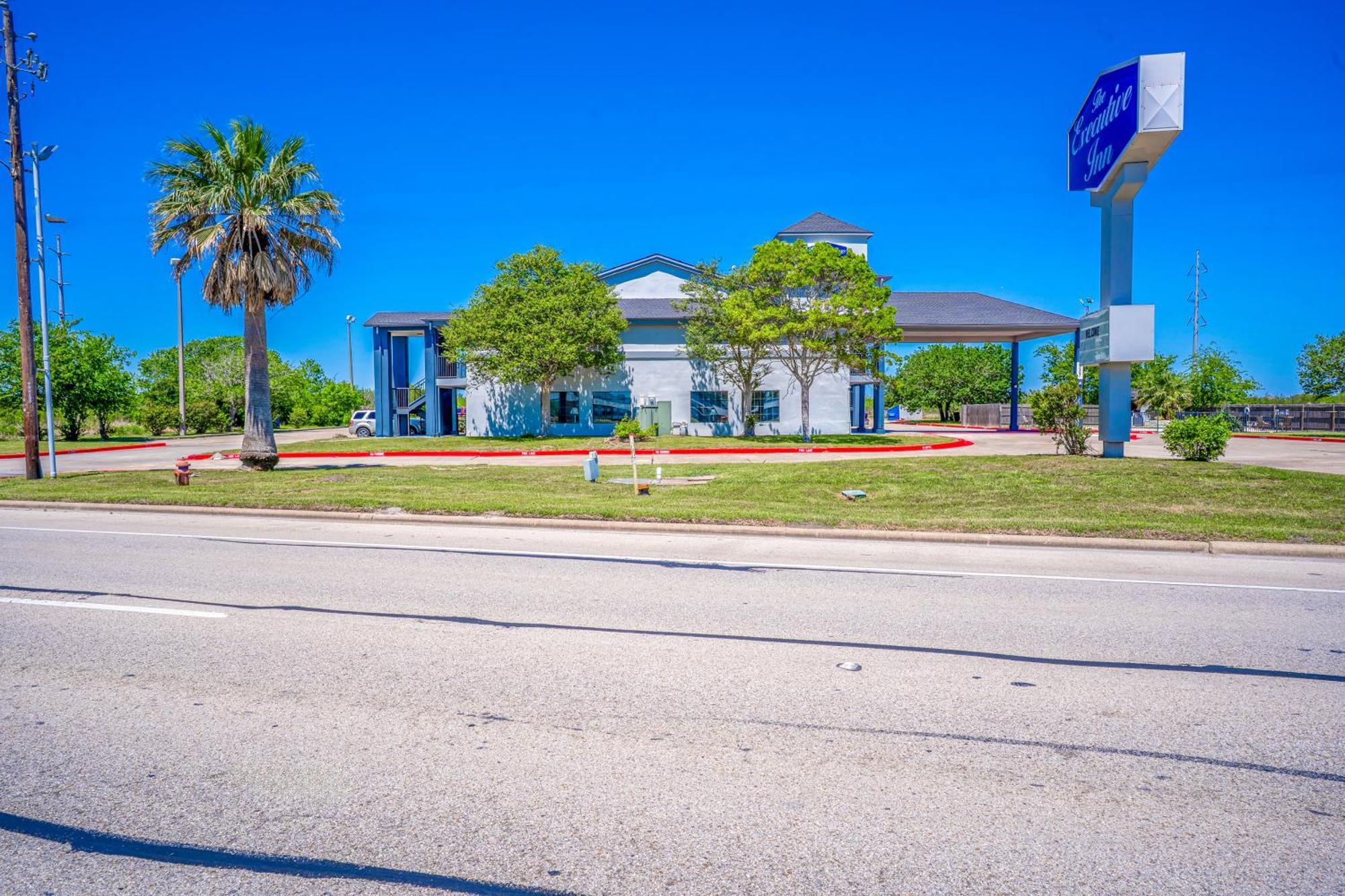 Executive Inn Port Lavaca By Oyo Exterior photo
